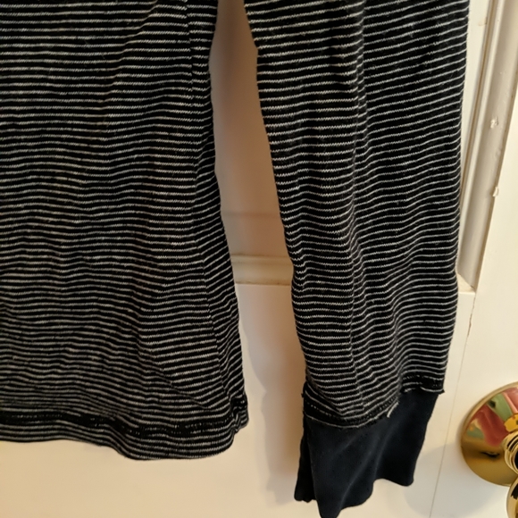 Women's Macy's Long Sleeves Black And White Striped Size XS EXTRA SMALL Buttoned - Picture 3 of 5